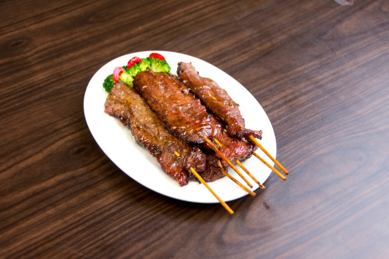 a09. beef teriyaki skewers (6 pc) 牛肉串